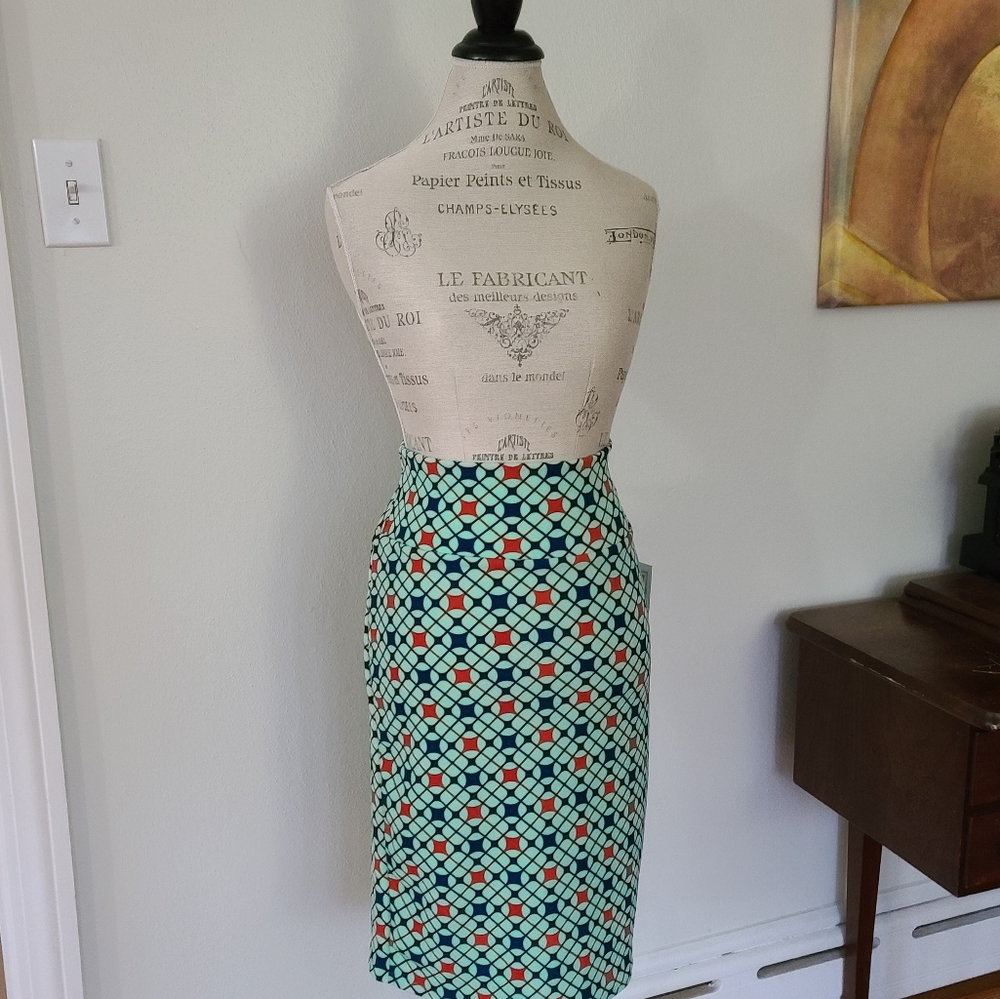 LULAROE Cassie (small squares)